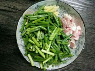 Stir-fried Pork with Garlic Moss recipe
