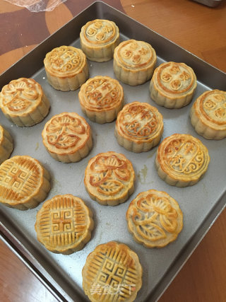 Cantonese-style Moon Cake with Red Bean and Egg Yolk Filling recipe