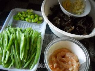 Shredded Chicken with Beans and Fungus recipe