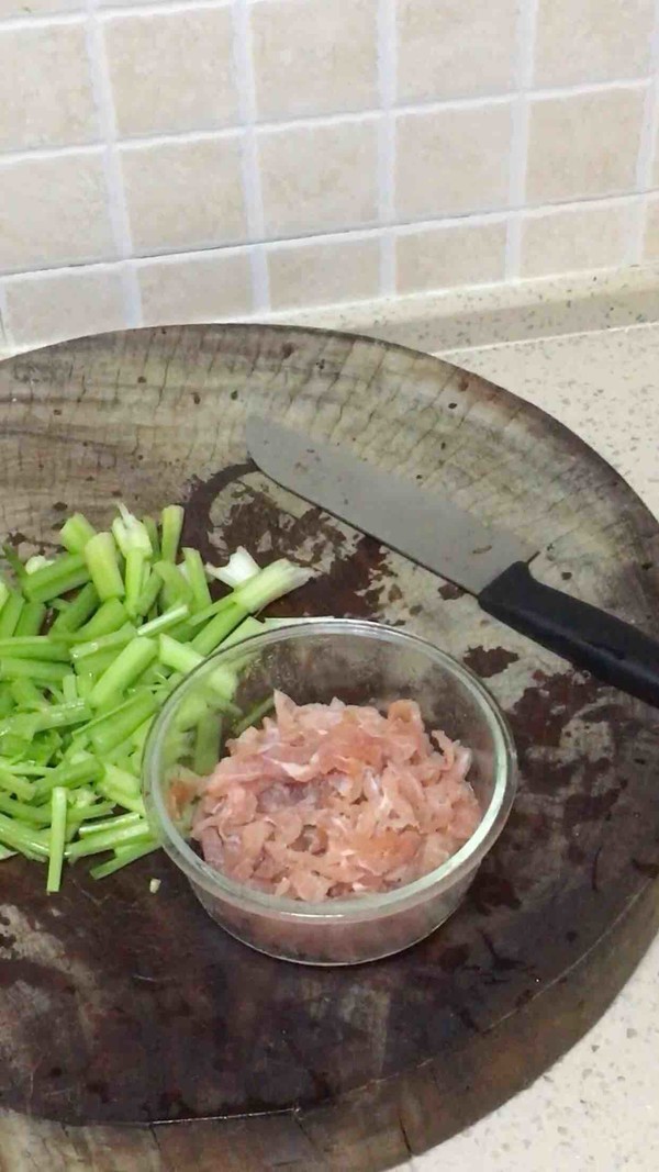 Stir-fried Shredded Pork with Celery recipe