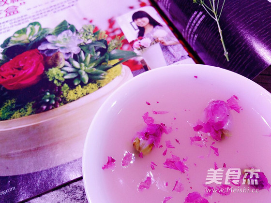 Romance of Valentine's Day with Rose Water Mantou recipe