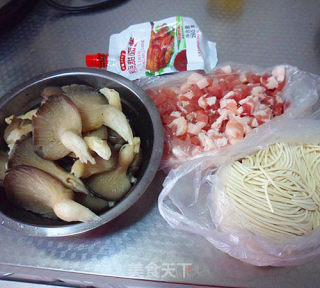 Noodles with Mushroom Diced Pork recipe