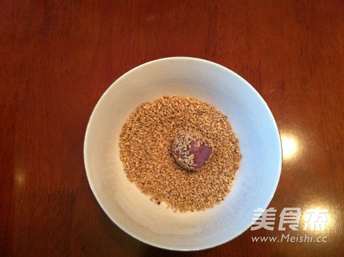 Purple Sweet Potato Sesame Crisp Balls recipe