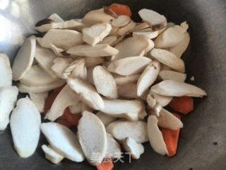 Fried Carrots with Pleurotus Eryngii recipe