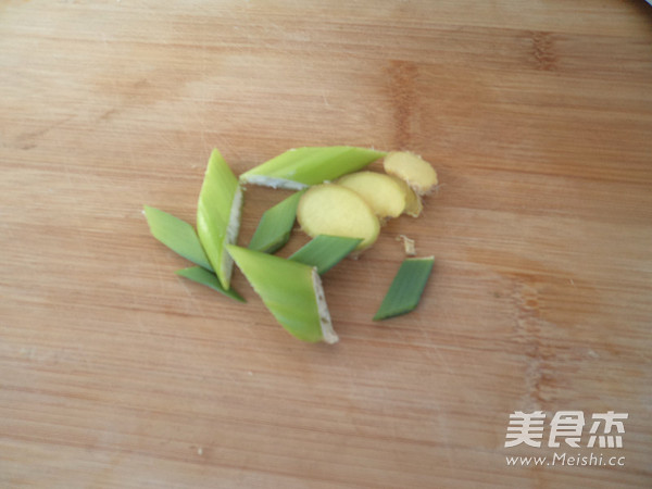 Shandong Spicy Fried Razor Clams recipe