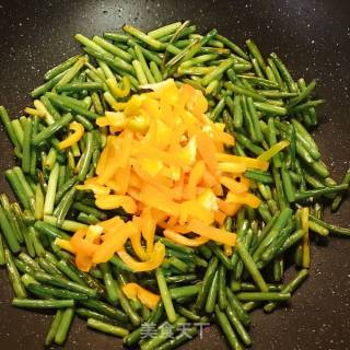 Stir-fried Fish Tofu with Garlic Moss recipe