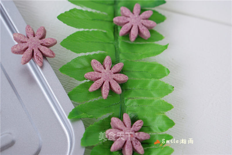 Creamy Flower Biscuits recipe