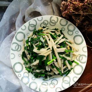 Stir-fried Lotus Root with Leeks recipe