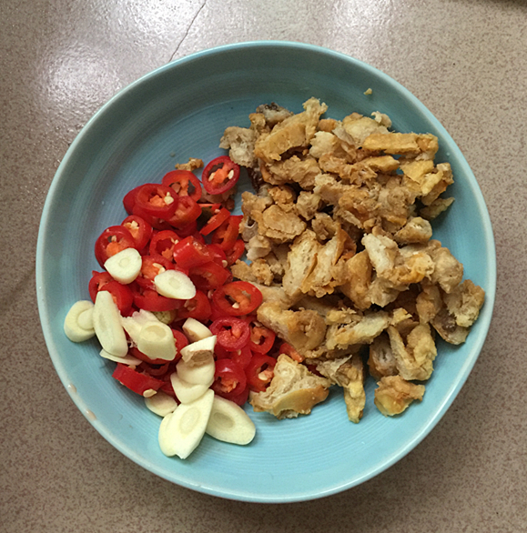 Stir-fried Sweet Potato Leaves with Lard Residue recipe