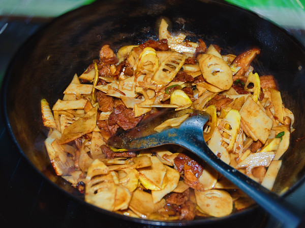 Stir-fried Pork with Spring Bamboo Shoots recipe