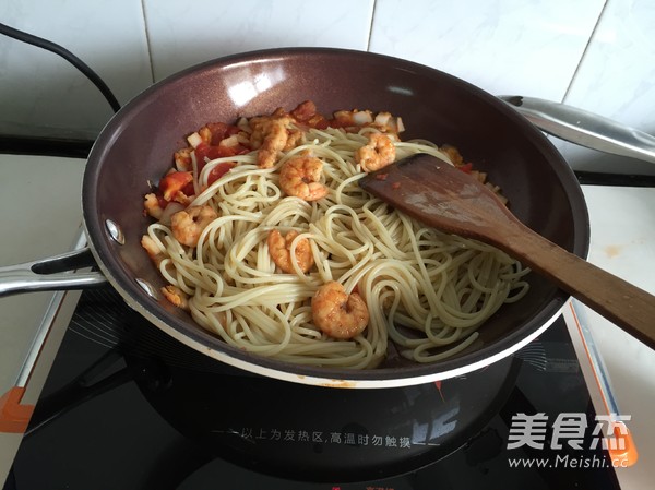 Shrimp and Vegetable Spicy Sauce Noodles recipe