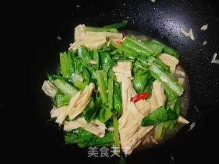 #团圆饭# Stir-fried Yuba with Oily Wheat and Vegetables recipe