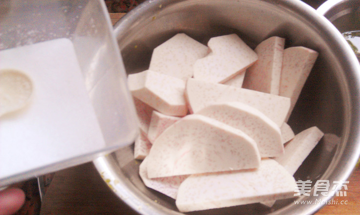 Steamed Taro with Chopped Pepper recipe