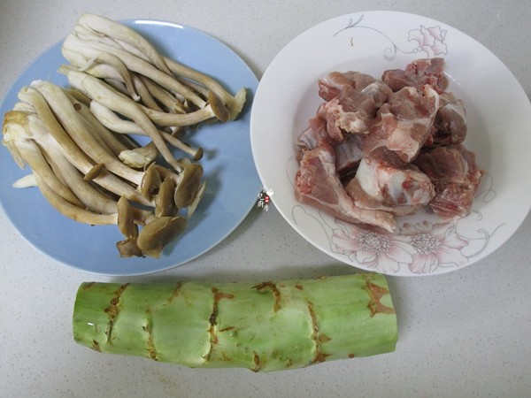 Antler Mushroom Ribs Lettuce Soup recipe