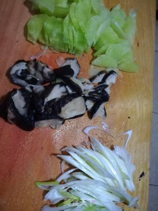Stir-fried Mushrooms with Lettuce recipe