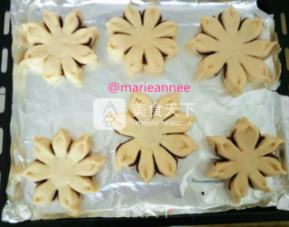 Hand Kneaded Bean Paste Flower Bread recipe