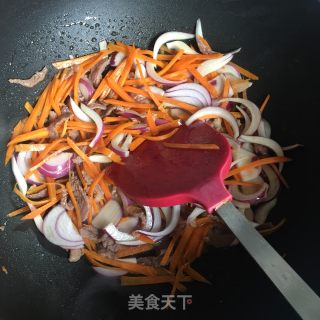 Fried Noodles with Carrots and Onions recipe