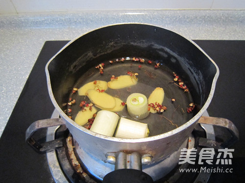 Bamboo Fungus Chicken Breast Meatball Soup recipe