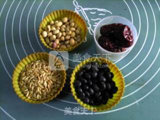 Red Dates, Oats, Two Beans, Soy Milk recipe