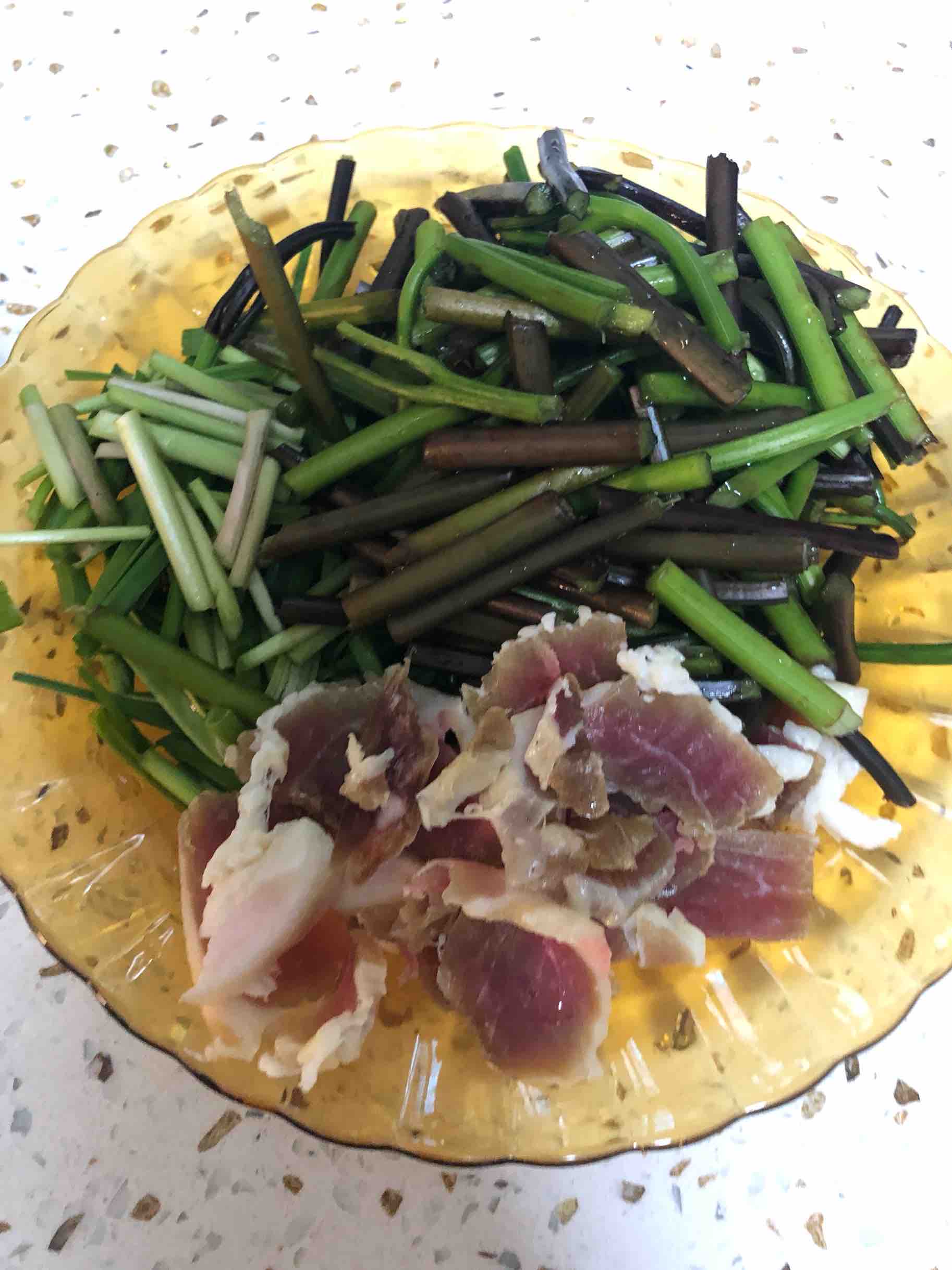 Stir-fried Bracken with Garlic Sprouts recipe