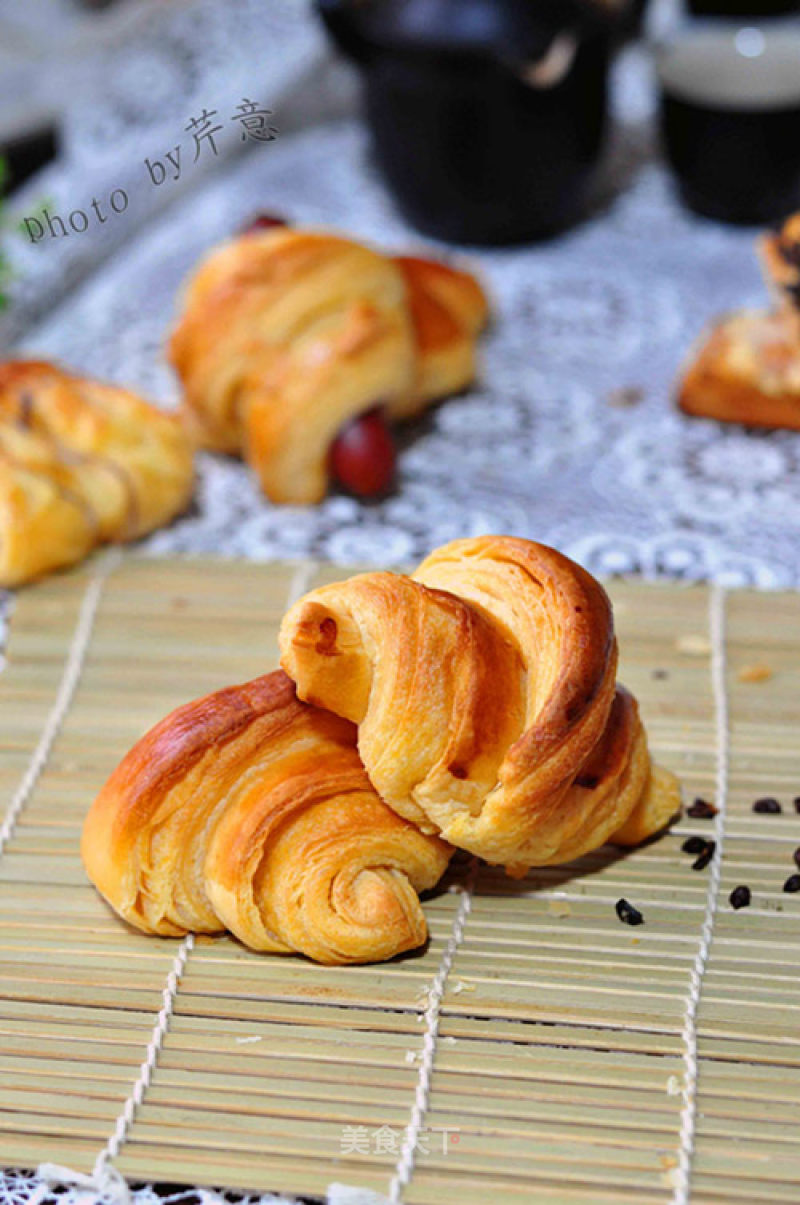 Tomato Sauce Croissant recipe