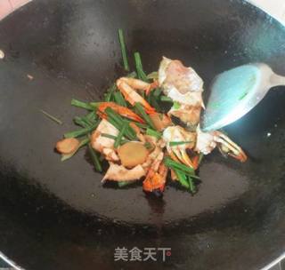 Stir-fried Crab with Ginger and Green Onion recipe