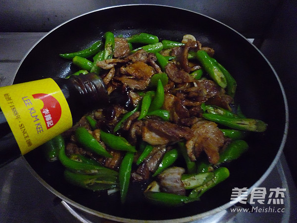 Stir-fried Pork with Hang Pepper recipe