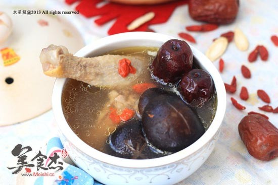 Red Dates and Mushroom Chicken Soup recipe