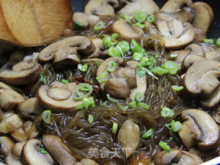 Grilled Noodles with Mushrooms recipe