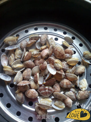 Steamed Clams in Raw Sauce recipe