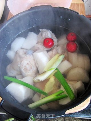 Hawthorn and Radish Bone Soup recipe