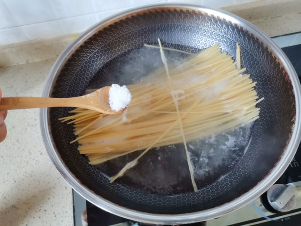 Spaghetti with Tomato Beef Sauce recipe