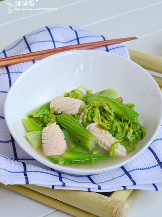 Night Orchid Loofah Soup with Fresh Squid recipe