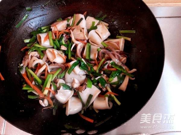 Stir-fried Sea Hare with Leek recipe