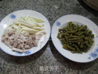 Stir-fried Sour Striped Beans with Shredded Pork and Rice recipe