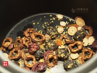 Sour Plum Soup: A Good Taste for Relieving Heat recipe