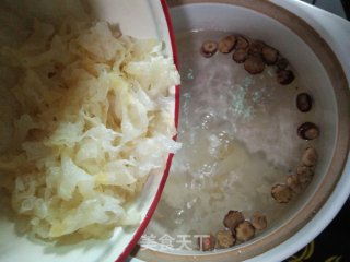 Peach and Tremella Soup recipe