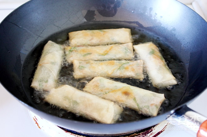 Leek Shredded Pork Spring Rolls recipe