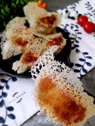 Binghua Fried Dumplings (mushroom and Pork Stuffing) recipe