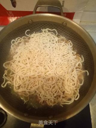 Braised Noodles with Braised Pork and Beans recipe