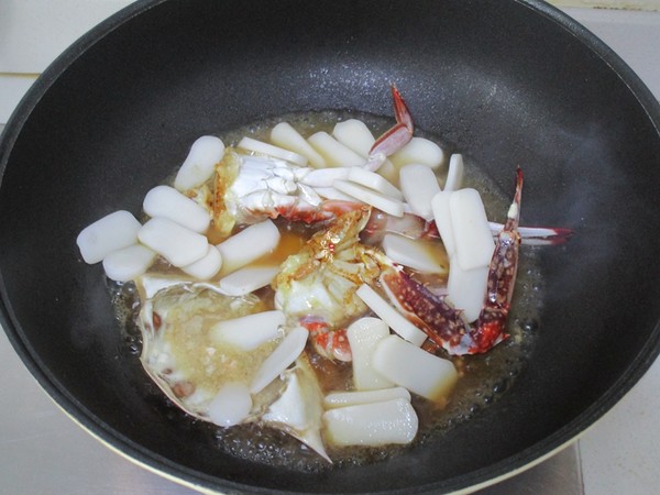 Stir-fried Rice Cake with Swimming Crab recipe