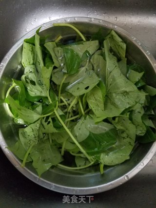 Stir-fried Sweet Potato Leaves with Garlic recipe