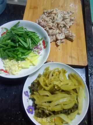 Sauerkraut Stir-fried Twice Cooked Large Intestine recipe