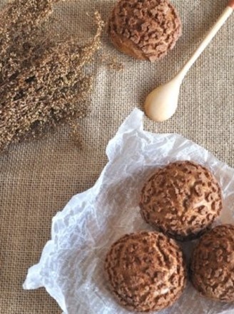 Cocoa Meringue Puffs recipe