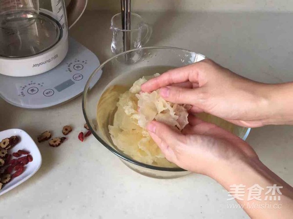 Two Pots of "snow Fungus Stewed Red Dates" ➕ "dish of Bean Curd Tea" recipe