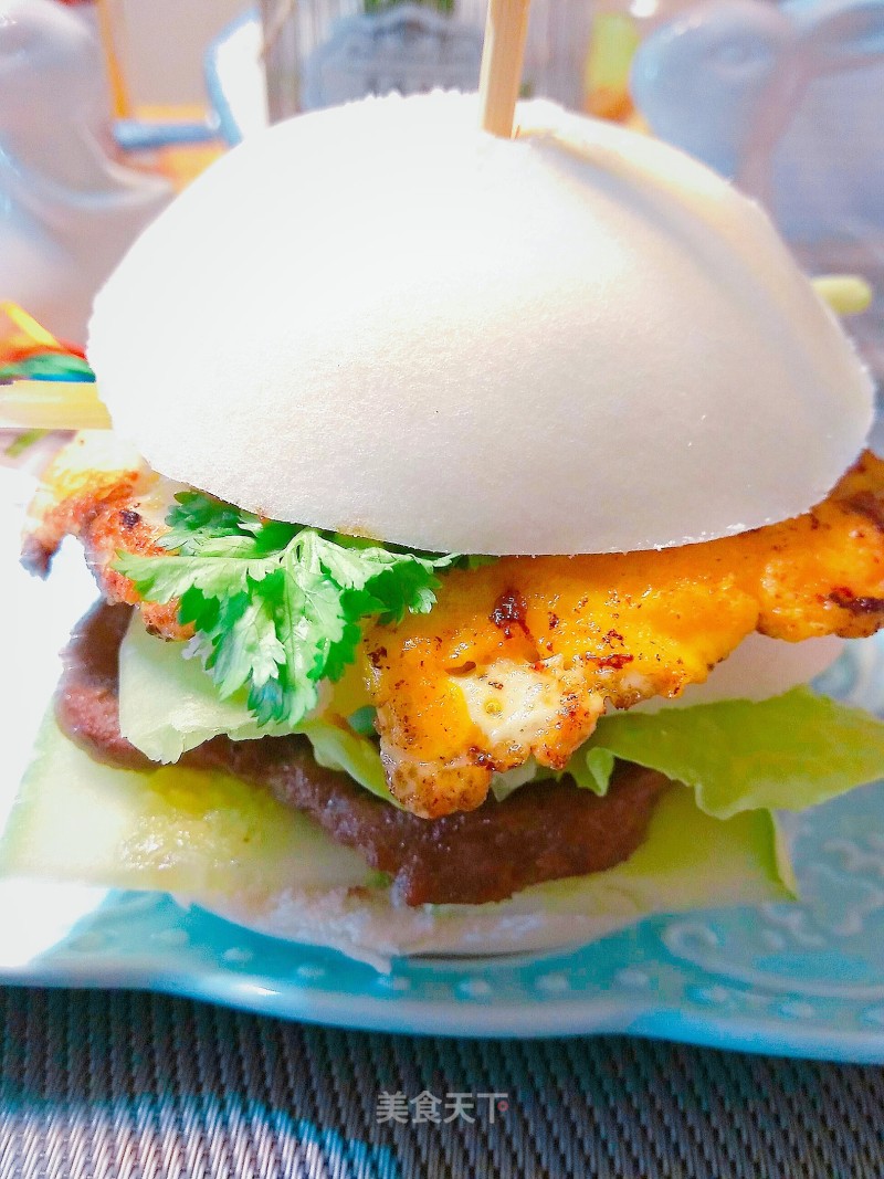 Steamed Bun Steak Egg Burger recipe