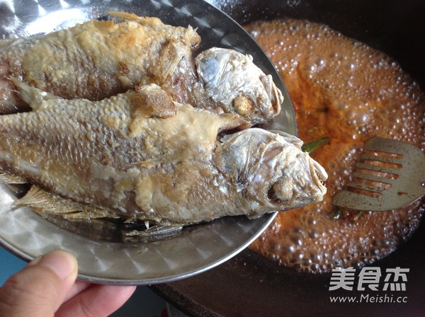 ——stewed Yellow Croaker with Fermented Bean Curd recipe