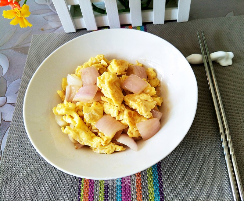 Scrambled Eggs with Onions recipe