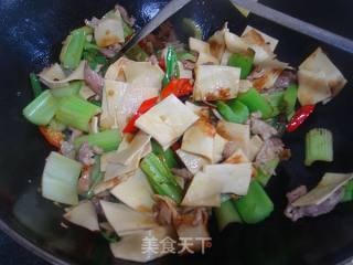 Stir-fried Bean Curd with Celery recipe