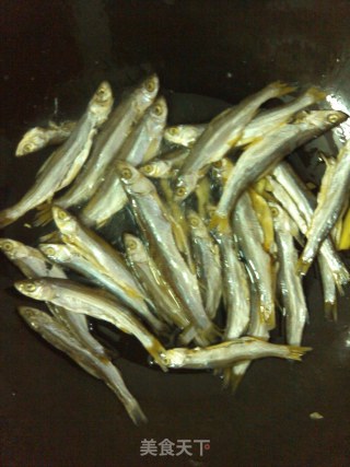 Dry Stir-fried Small Fish recipe